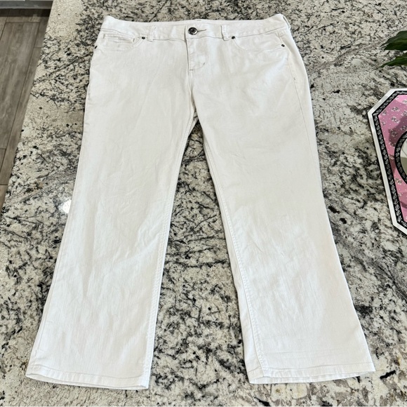 Elle Women’s Size 16 White Denim Mid Rise Cropped Pants Capris Jeans - Picture 10 of 11